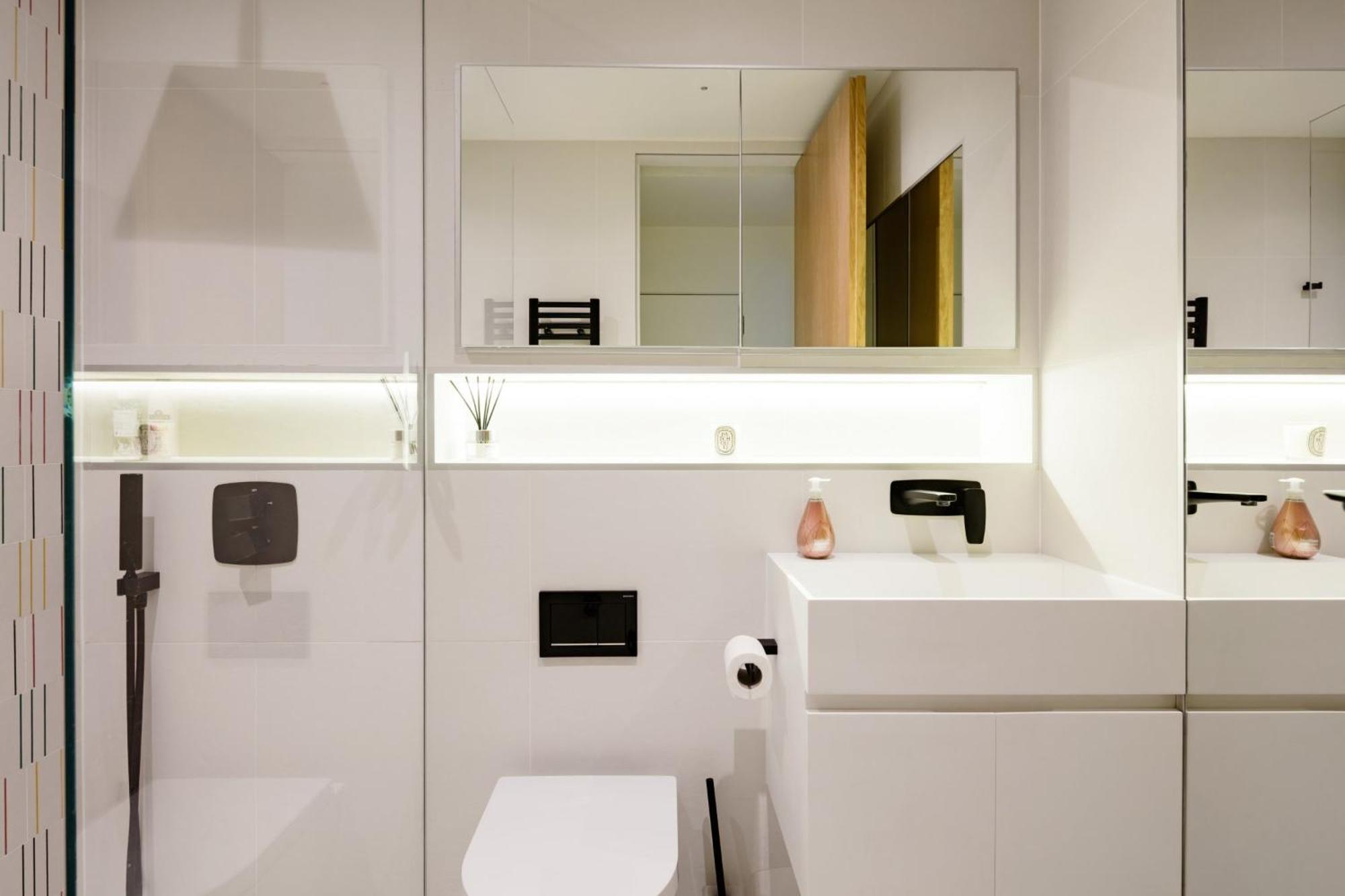 Modern Apartment & Rooms At Charing Cross Лондон Екстер'єр фото